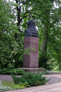 10-Raj-pomnik_Adama_Hrebnickiego-2007.jpg