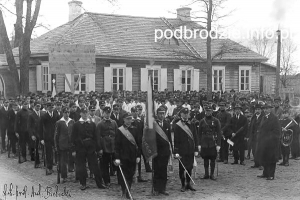 12-Swieciany-uczniowie_gimnazjum_im_Jozefa_Pilsudskiego-manifestacja_patriotyczna-1927.jpg