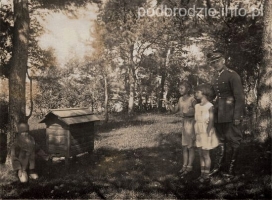 20BatKOP-oficer-dzieci-ok1928.jpg