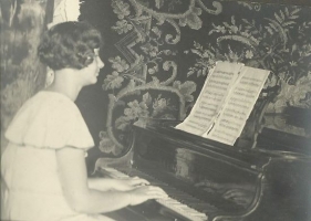 35-Berzeniki-Julia_Hrebnicka-przed1939A.jpg
