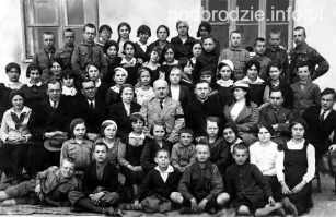 6-Swir-druzyna_harcerska_i_uczniowie-1935.jpg