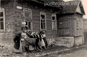 Krewo-ulica-mieszkancy-1941.jpg