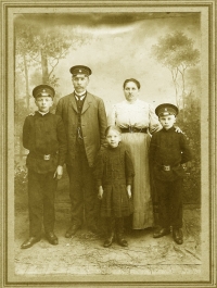 Rodzina_Rynkiewiczow-1912.jpg