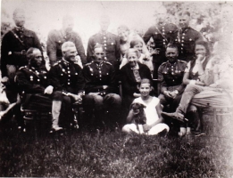 Skirlany-rodzina_Pozaryskich_przed_1939_r.jpg