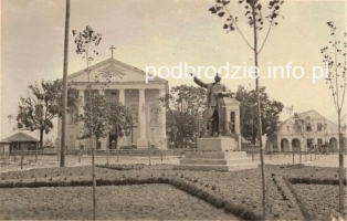 Wolozyn-rynek-kosciol-pomnik-1941.jpg