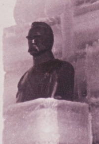 Zulow-popiersie_Marszalka_Pilsudskiego-1938.jpg