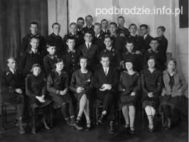 18-luty_1928_Swieciany-uczniowie_i_nauczyciele_gimnazjum_im_Jozefa_Pilsudskiego.jpg