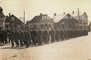 5_Pulk_Lotniczy-Lida-defilada-przed1939.jpg