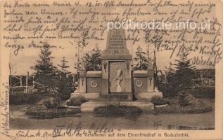 Hoduciszki-cmentarz_niemiecki-pomnik-1916.jpg