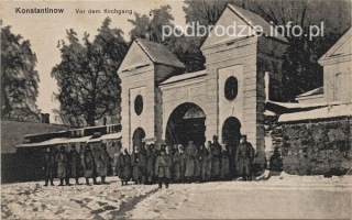 Konstantynow-brama_kosciola-ok1916.jpg