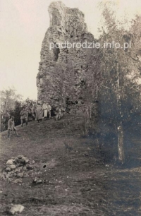 Miedniki-zamek-gen_Litzmann-1915.jpg
