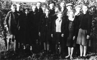Podbrodzie-mlodziez-1942A.jpg