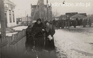 Postawy-rynek-kosciol-przed1939.jpg