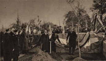 Zulow-Marszalkowa_Pilsudska-1937A.jpg