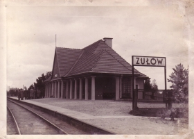Zulow-stacja_kolejowa-1937r.jpg